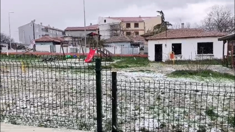 Edirne’de dolu yağışı; ilçe beyaza büründü