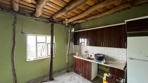 Yüksekova’da yıldırım düşen evin duvarı boydan boya yarıldı