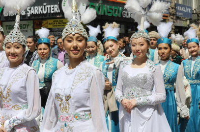 Niğde'de nevruz coşkusu kortejle başladı