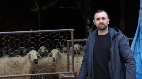 Devlet desteğiyle 20 koyunla başladığı hayvancılıkta sürüsü 400 başa ulaştı
