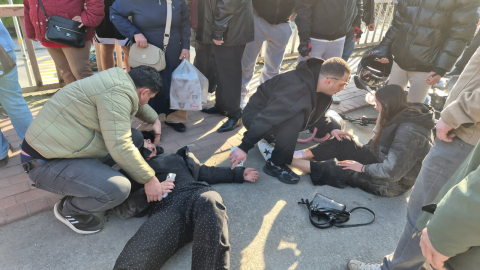 Motosiklet, otomobile çarptı: 2 yaralı