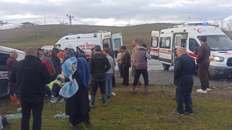 Van'da dağcıları taşıyan minibüs takla attı; 13 yaralı
