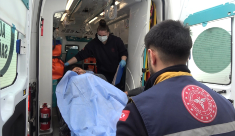 Çakmağını vermeyen kuzenini bıçaklayıp kaçtı