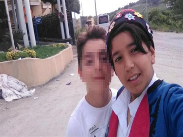 8 yıl önce tüfekle öldürülen Kerem’in ailesinin avukatı duruşma salonunda bastonla olayı canlandırdı