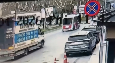Beyoğlu'nda 5 kişinin yaralandığı dolmuş kazası kamerada