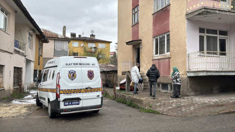 Boşanma aşamasındaki eşini bıçaklayıp, üzerine kapıyı kilitleyerek kaçtı