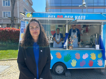 ‘Gel Çek Kafe’ projesi otizmli bireyleri kampüste öğrencilerle buluşturdu