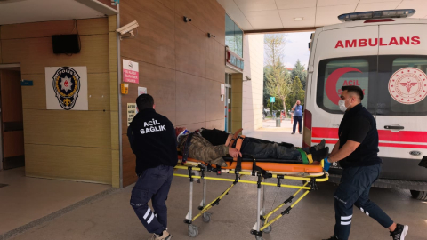 Hafif ticari aracın çarptığı motosikletin sürücüsü ağır yaralandı