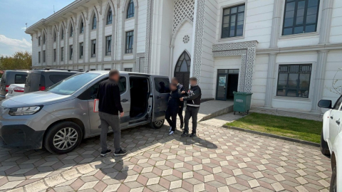 Kamyonet hırsızı, sahte kimlikle kaldığı otelde yakalandı