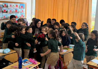 Öğrencilerin 'sevgi' mesajları, öğretmenlerini duygulandırdı