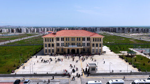 Bakan Kurum: Yepyeni bir okulda, bayramın heyecanı başka oluyor