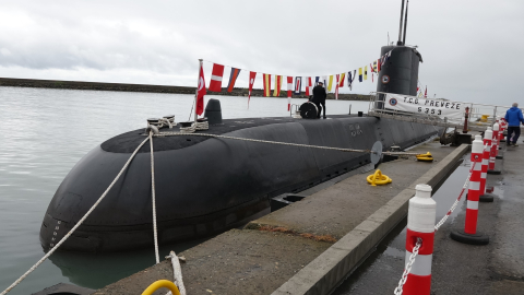 Trabzon'da çocuklardan 'TCG Preveze' denizaltısına ilgi