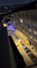 Fatih'te hatalı park nedeniyle ambulans sokağa giremedi; hasta sedyeyle taşındı