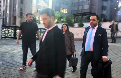 Deprem davasında 'şov' tartışması gerginliğe neden oldu; 1 tahliye