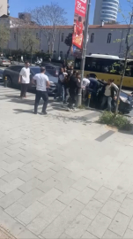 Mecidiyeköy'de kavgayı ayırmak istedi tekme ve yumruklarla darbedildi