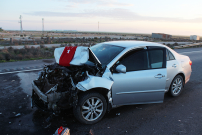 Kazayı görüp yardım etmek için duranların otomobiline başka araç çarptı: 1 ölü, 5 yaralı