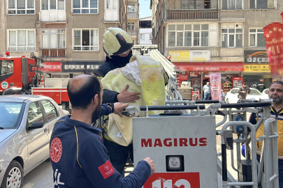 Binanın bodrum katında çıkan yangında 5 kişi dumandan etkilendi