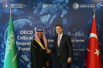 Bakan Bayraktar, Suudi Arabistan Sanayi ve Maden Kaynakları Bakanı İbrahim Al-Khorayef ile görüştü