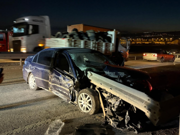Kayseri’de otomobil bariyerlere saplandı: 1 ağır yaralı