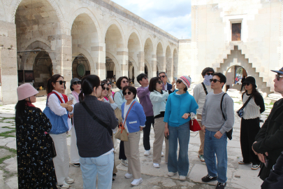 Turistler, Türk dizilerinden etkilenip Sultanhanı'na geliyor