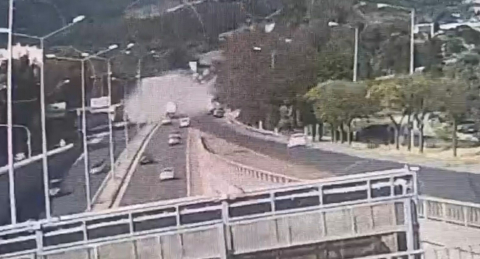 İzmir'de freni boşalan TIR, 9 araca çarptı: 3 ölü, 1’si polis 4 yaralı (6)