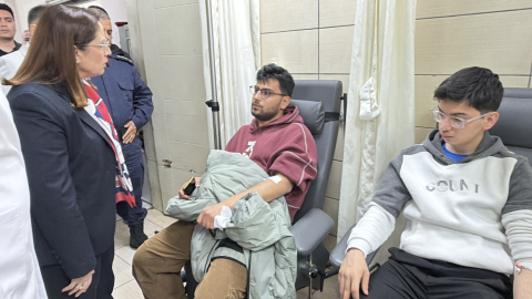 Öğrencileri taşıyan otobüs, otomobilin üzerine devrildi: 46 yaralı (3)