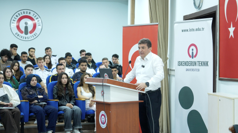 Prof. Dr. Murat Yalçıntaş, İskenderun Teknik Üniversitesi'nde gençlerle bir araya geldi