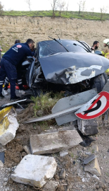 Karabük'te otomobil refüje çarptı: 1 ölü, 3 yaralı