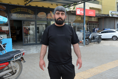 Hafif ticari aracın altındaki terliğini almak isteyen çocuk, son anda kurtarıldı - YENİDEN