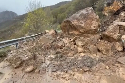Sivas'ta heyelan köy yollarını ulaşıma kapattı