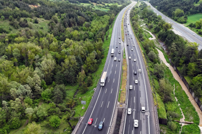 Anadolu Otoyolu'nun Bolu geçişinde bayram trafiği (2)