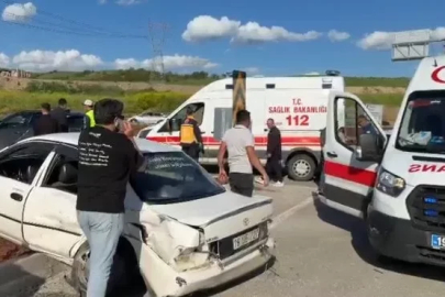 Çorum'da iki otomobil çarpıştı: 4 yaralı