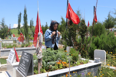 Kurban Bayramı arifesinde mezarlıkta ‘6 Şubat’ acısı
