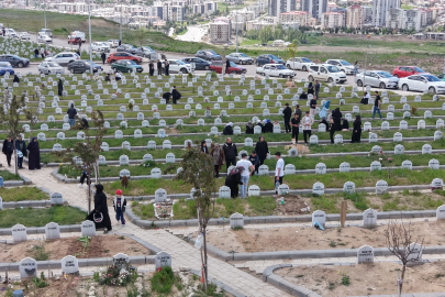 Sivas'ta Yukarı Tekke Mezarlığı'nda 'arife' yoğunluğu