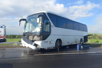 Aksaray'da tur otobüsü kaza yaptı: 16 yaralı