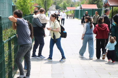 Kayseri Hayvanat Bahçesi'nde bayram yoğunluğu; bir günde 20 bin ziyaretçi/Ek fotoğraflar