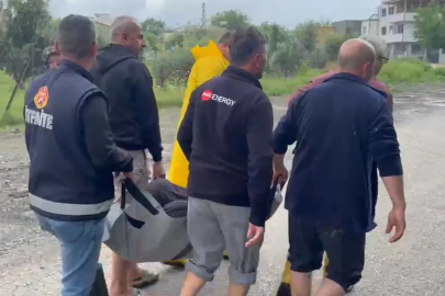 Doğu Akdeniz'de sağanak; caddeleri su bastı (3)