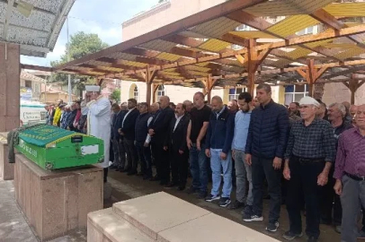 Kiraz ağacından düşüp ölmüştü, toprağa verildi