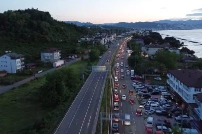 Bayram tatili dönüşü Karadeniz Sahil Yolu'nda yoğunluk