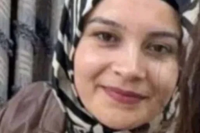 İki otomobilin çarpıştığı kazada ölen anne ile 3 çocuğu toprağa verildi