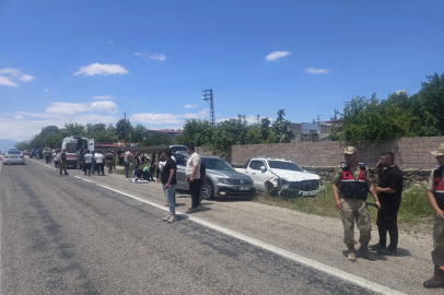 Kilis'te hafif ticari araç ile otomobil çarpıştı; 9 yaralı