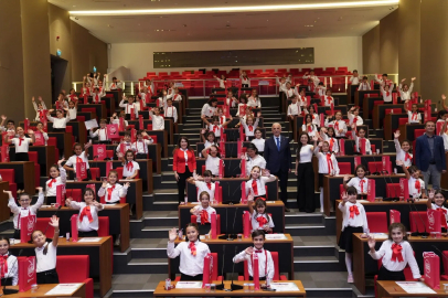 Ümraniye Belediyesi 120 öğrenciye tablet hediye etti 