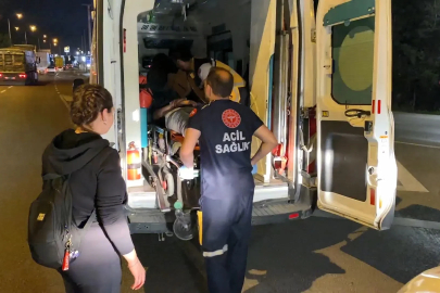 Kontrolden çıkan motosiklet, emniyet şeridindeki 2 motosiklete çarptı; 3 yaralı