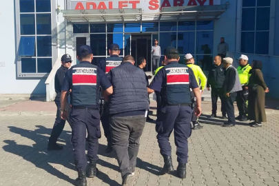 Edirne'de durdurulan taksiden 4 kaçak göçmen çıktı