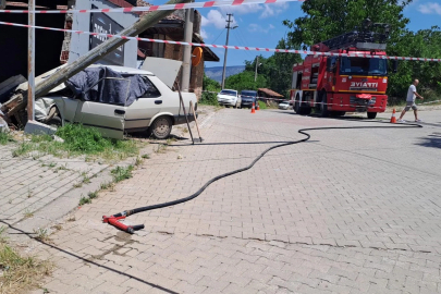 Duvara çarpan otomobildeki yaşlı çift öldü