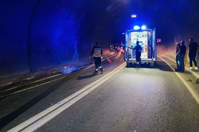 Tünelde otomobil ile motosiklet çarpıştı; 1 ölü, 2 yaralı 