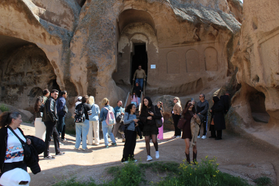 Kapadokya'nın en büyük katedralinde turist yoğunluğu