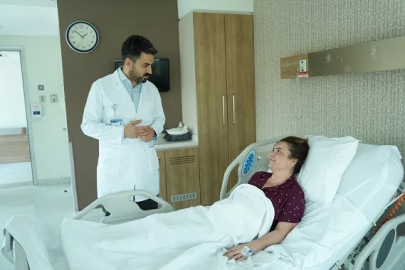 Felç riski taşıyan hasta omurilik tümöründen mikrocerrahi ile kurtuldu