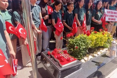 Şehit öğretmen Şenay Aybüke Yalçın, kabri başında anıldı