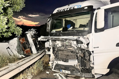 Manisa’da 2 TIR çarpıştı; 2 yaralı